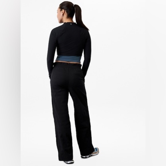 ✨ ATHLETA ✨ Black Trekkie High Rise Parachute Pants Size 8 - Picture 3 of 16